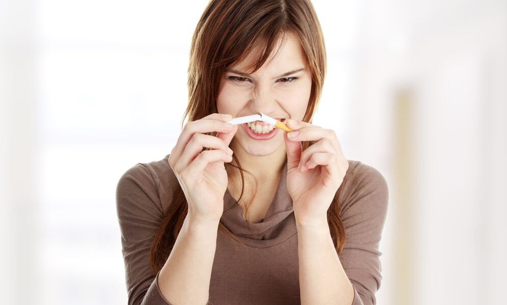 The girl breaks the cigarette and quits smoking photo 1
